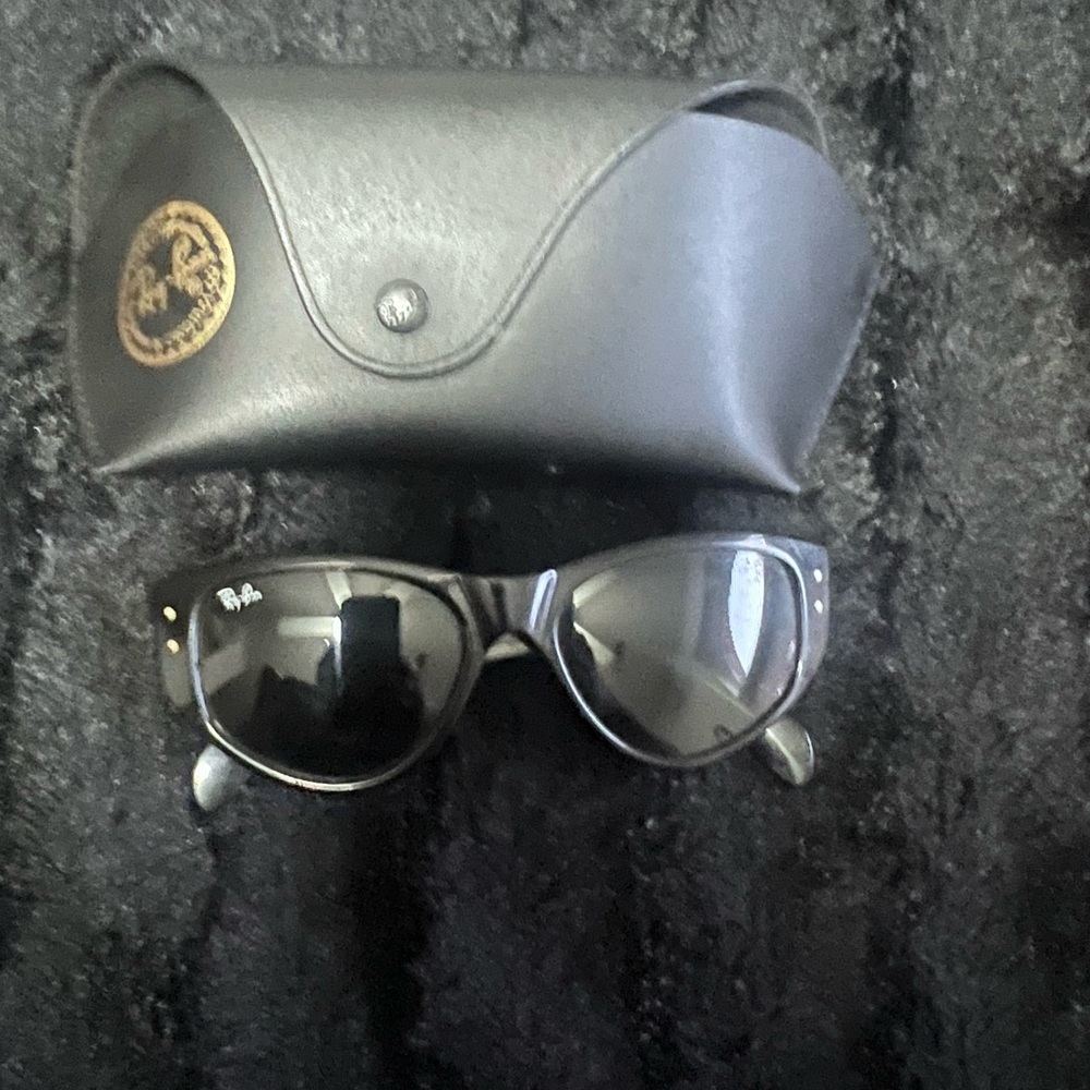 Women’s Ray Ban sunglasses